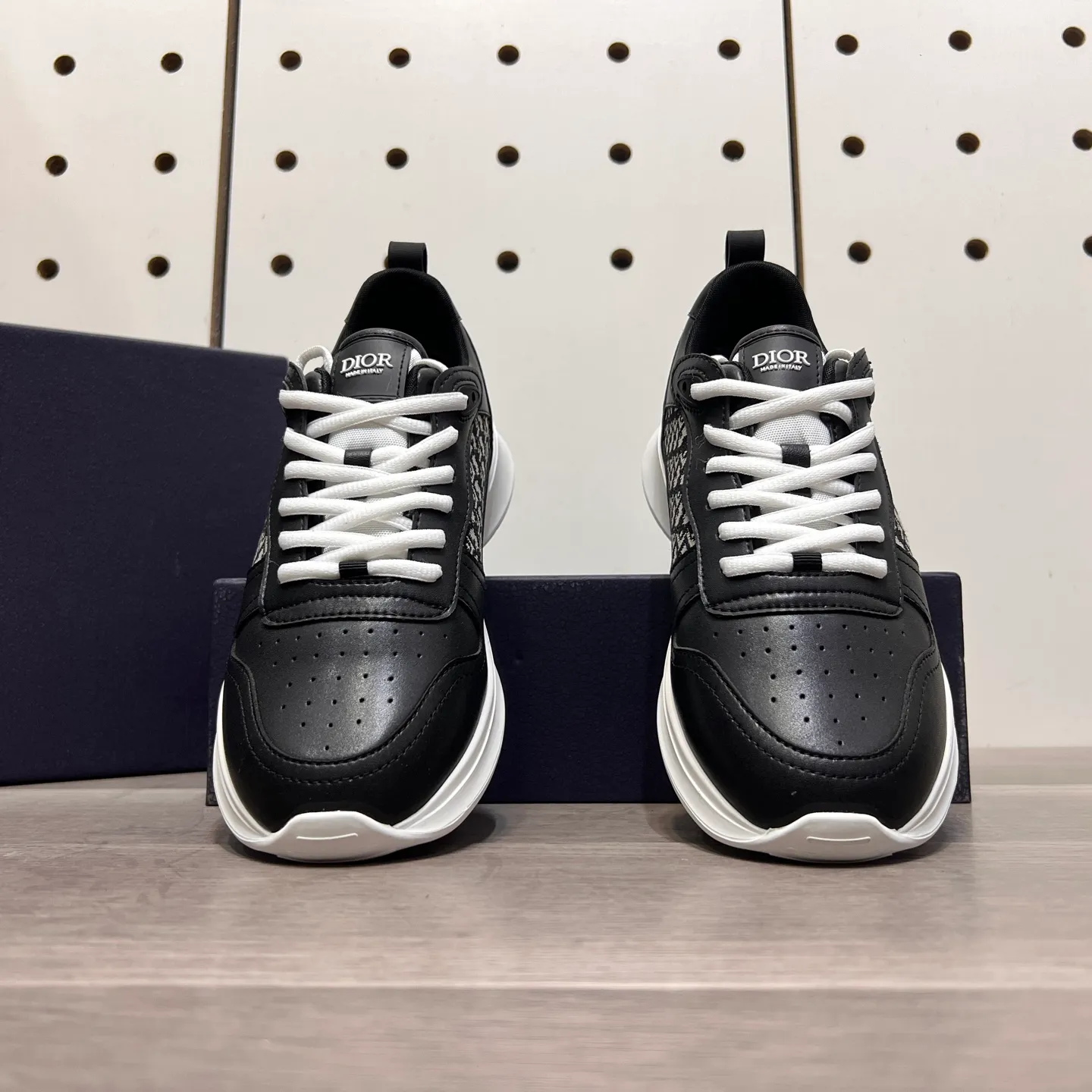 Men's Men's Shoes 💰: 400💰《Dior》The latest and most popular casual shoes, top brand [seduce] luxury~purchase, top~quality. [Strong] The upper is made of imported breathable cowhide with material ➕ breathable sheepskin feet (•) and fine workmanship. Original stylish and stylish soft rubber wear-resistant foreskin outsole, light and comfortable on the foot, size: 38-44, (customized 45, 46), five colors available